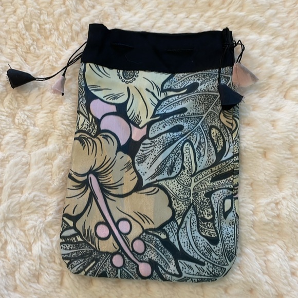 Chico’s Seahorse Necklace - Picture 6 of 6